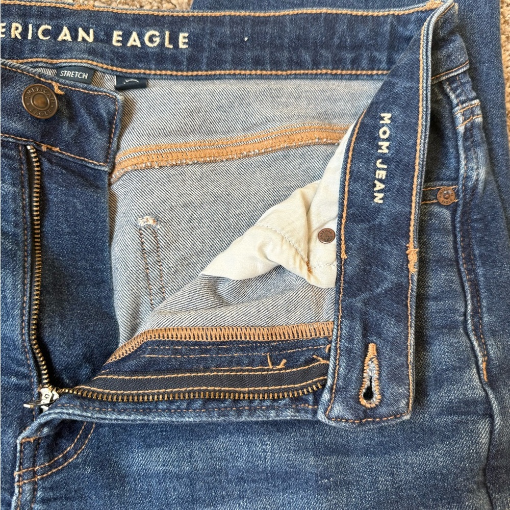 American Eagle Outfitters Women's Dark Blue Stretch Mom Jeans Jeans - Picture 3 of 5